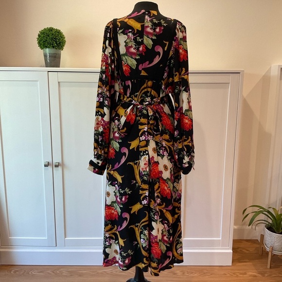 Floral Black Midi Dress - Picture 8 of 16